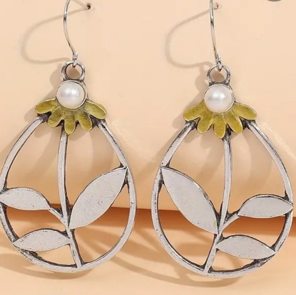Nwt Hollow Water Drop Shape Flower Leaf Decor Retro Dangle Earrings Zinc Alloy - Picture 4 of 5